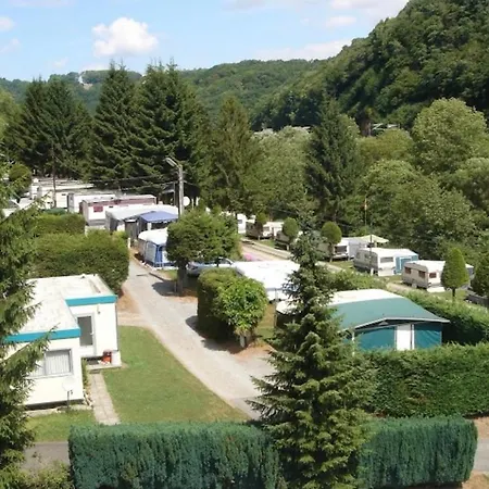 Camping La Petite Caravane Au Bord De L Eau *