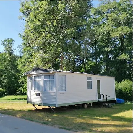 La Petite Caravane Au Bord De L Eau Camping *